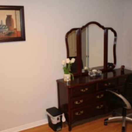 Leila'S Place-Basement Apartment In Private Home ガティノー エクステリア 写真