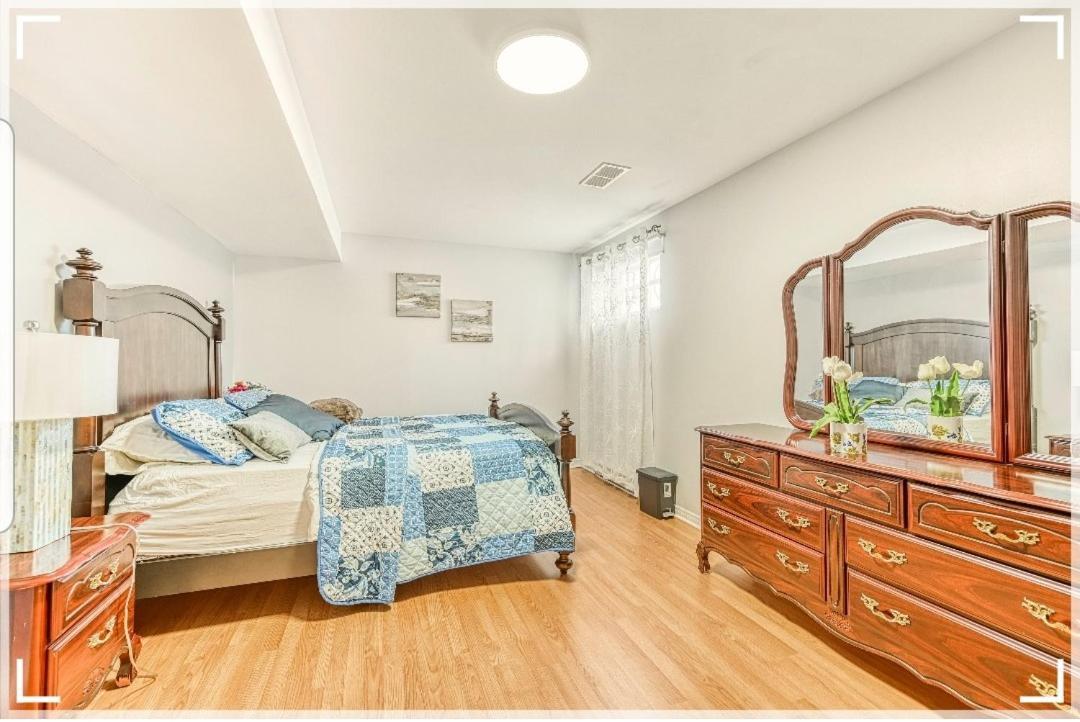 Leila'S Place-Basement Apartment In Private Home ガティノー エクステリア 写真