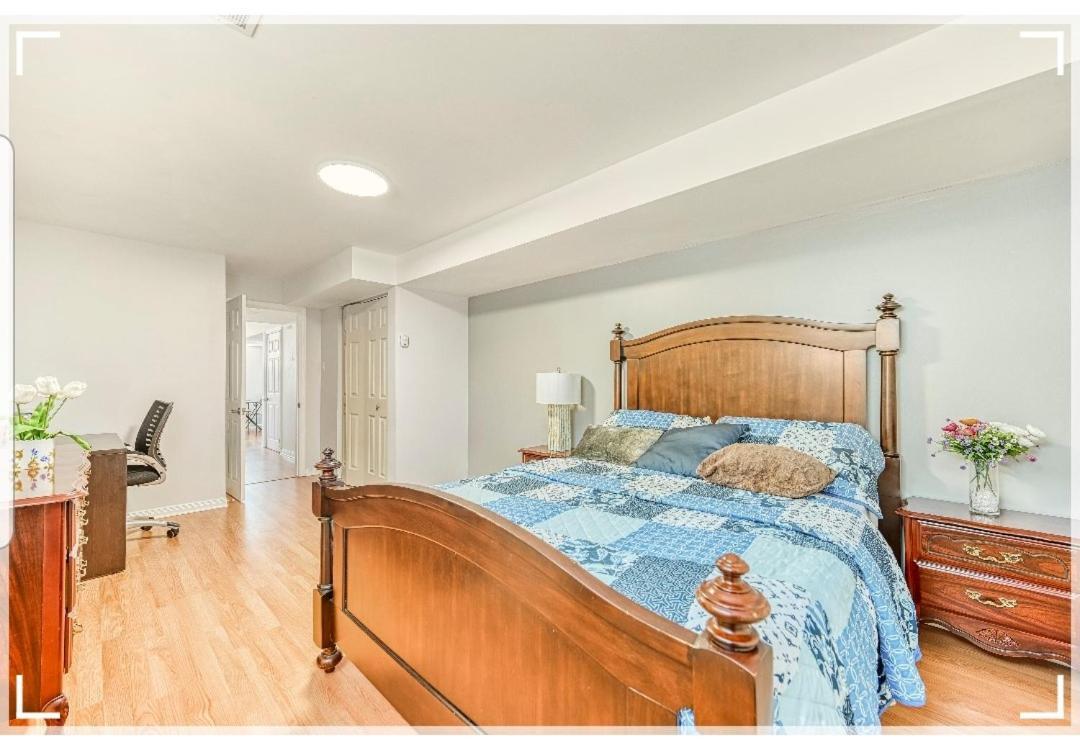 Leila'S Place-Basement Apartment In Private Home ガティノー エクステリア 写真